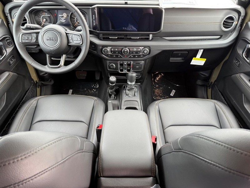 Jeep Gladiator Vehicle Full-screen Gallery Image 13