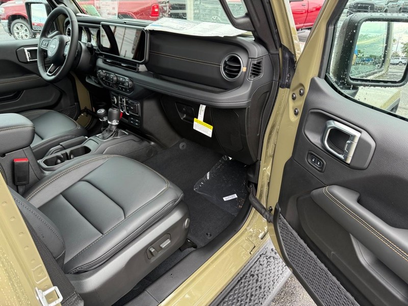 Jeep Gladiator Vehicle Full-screen Gallery Image 15