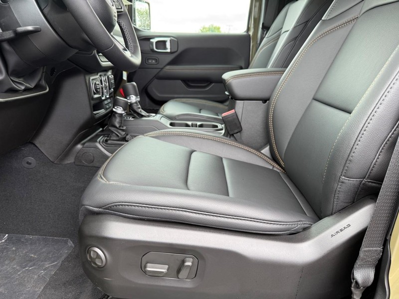 Jeep Gladiator Vehicle Full-screen Gallery Image 18