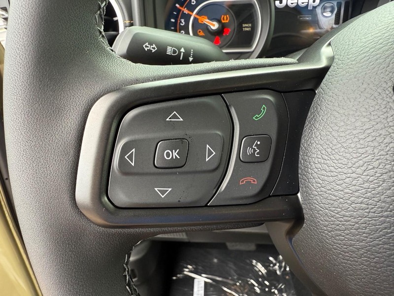 Jeep Gladiator Vehicle Full-screen Gallery Image 20