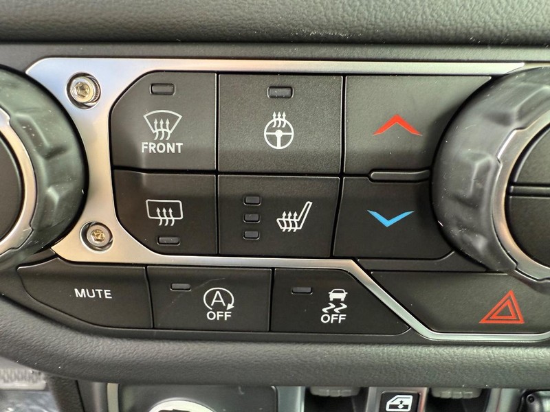 Jeep Gladiator Vehicle Full-screen Gallery Image 23