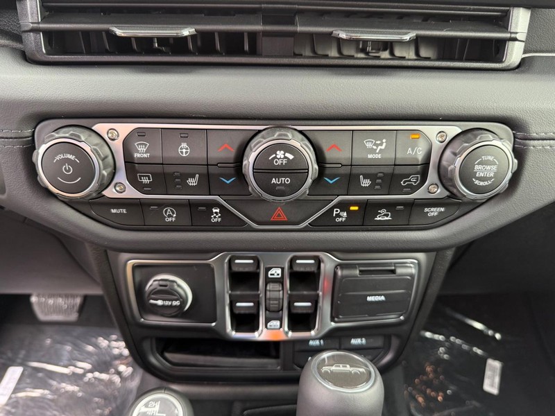 Jeep Gladiator Vehicle Full-screen Gallery Image 26