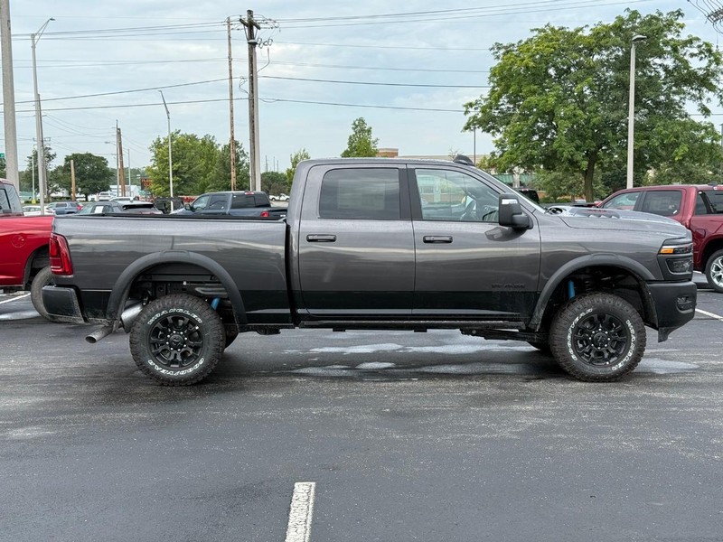 Ram 2500 Vehicle Full-screen Gallery Image 2