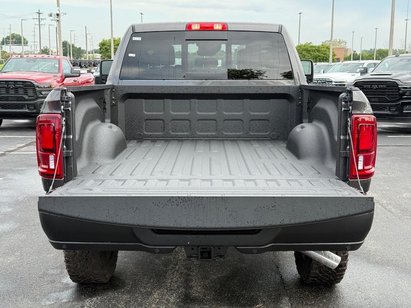Ram 2500 Vehicle Full-screen Gallery Image 7