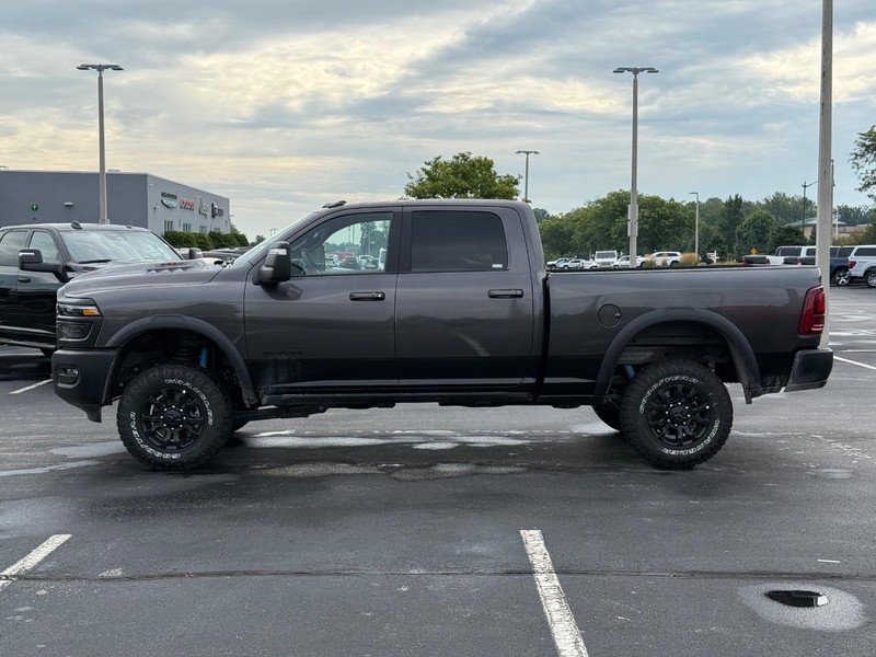 Ram 2500 Vehicle Full-screen Gallery Image 8