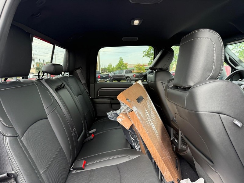 Ram 2500 Vehicle Full-screen Gallery Image 11