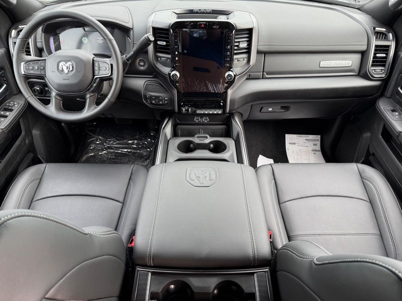 Ram 2500 Vehicle Full-screen Gallery Image 13