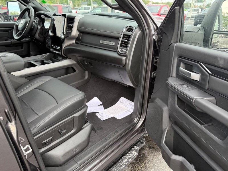 Ram 2500 Vehicle Full-screen Gallery Image 15