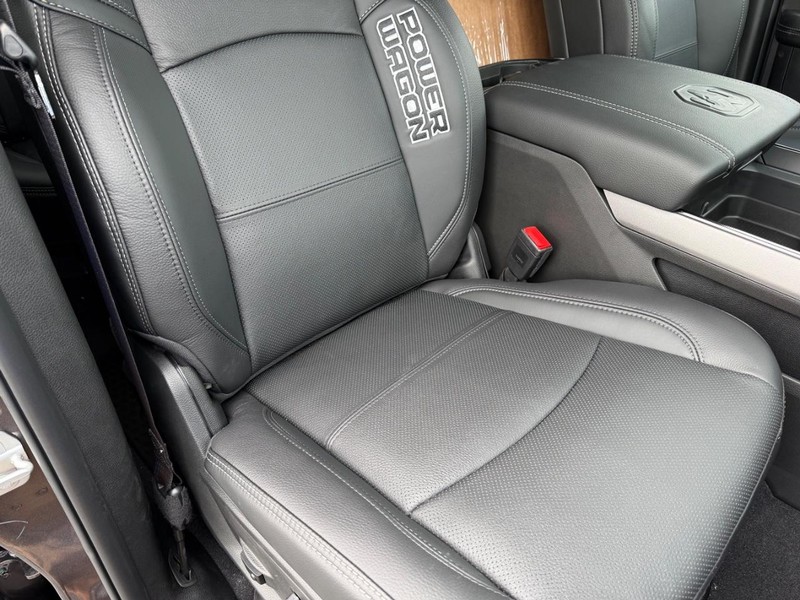 Ram 2500 Vehicle Full-screen Gallery Image 16