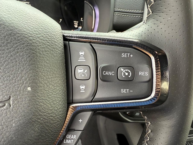 Ram 2500 Vehicle Full-screen Gallery Image 21