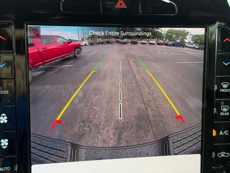 Ram 2500 Vehicle Full-screen Gallery Image 25