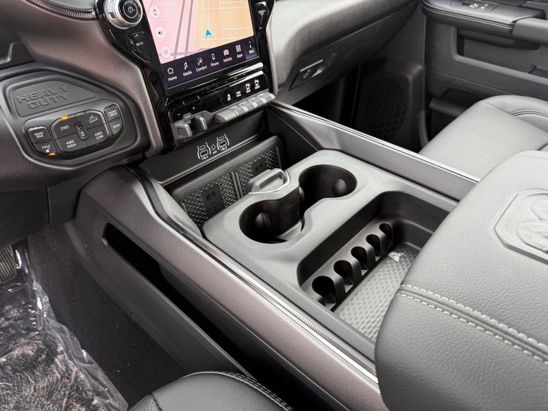 Ram 2500 Vehicle Full-screen Gallery Image 26