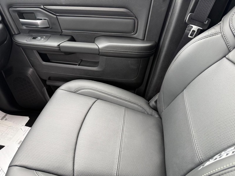 Ram 2500 Vehicle Full-screen Gallery Image 27