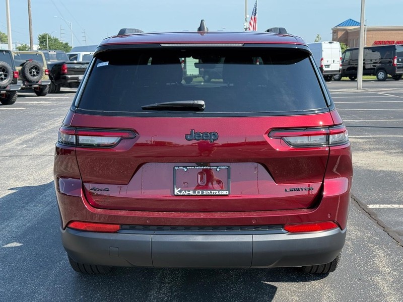 Jeep Grand Cherokee L Vehicle Full-screen Gallery Image 4