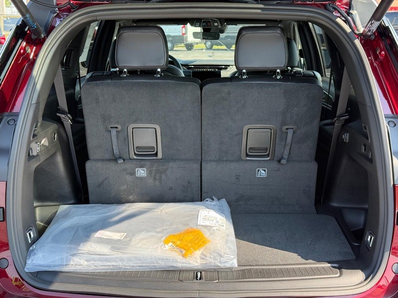 Jeep Grand Cherokee L Vehicle Full-screen Gallery Image 7