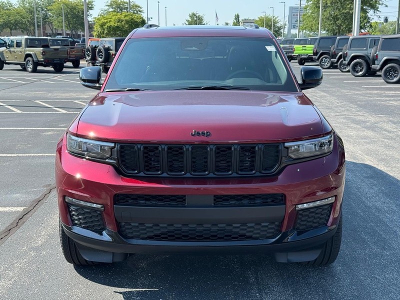 Jeep Grand Cherokee L Vehicle Full-screen Gallery Image 10