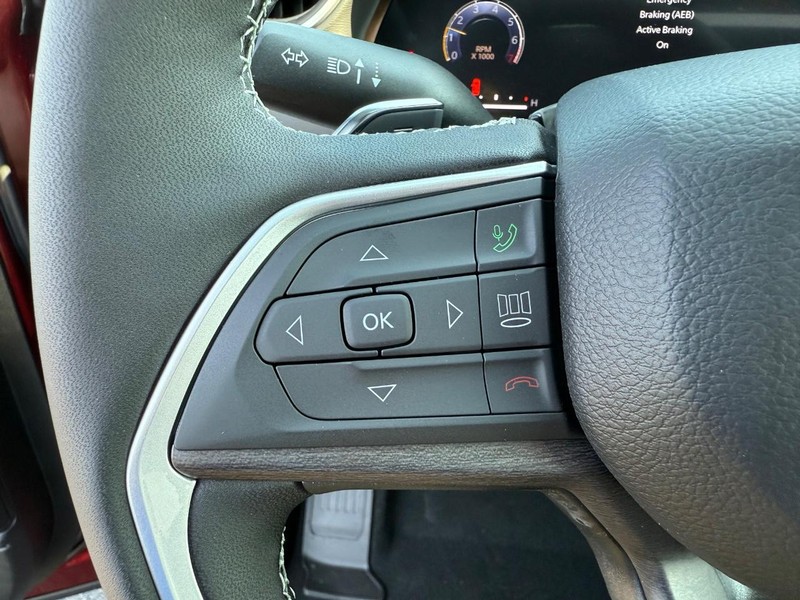 Jeep Grand Cherokee L Vehicle Full-screen Gallery Image 22