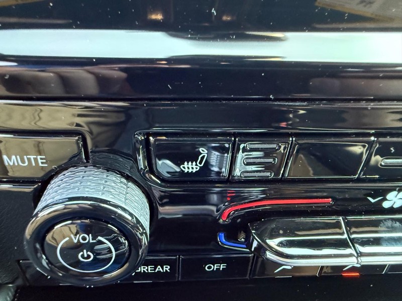 Jeep Grand Cherokee L Vehicle Full-screen Gallery Image 25