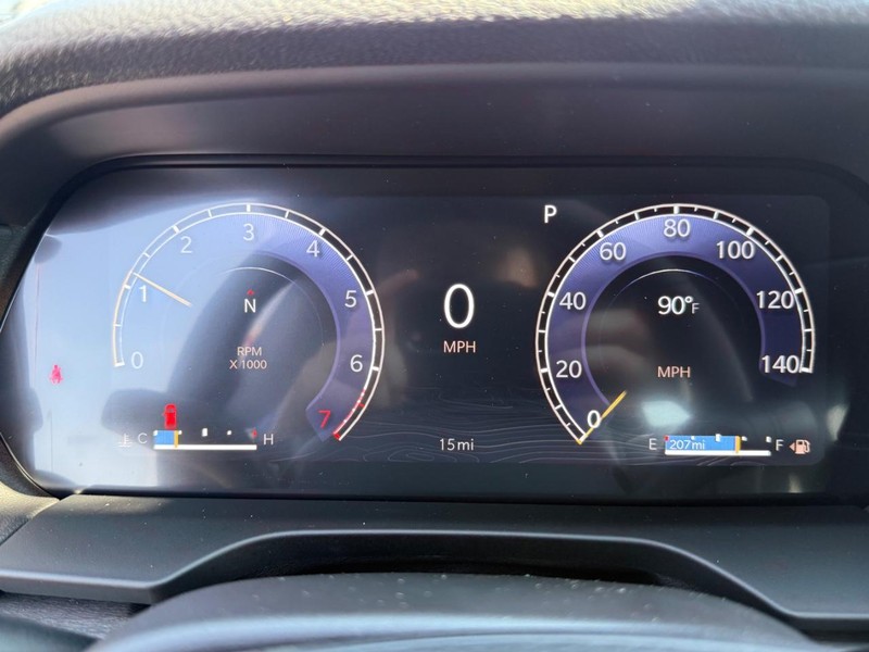 Jeep Grand Cherokee L Vehicle Full-screen Gallery Image 32