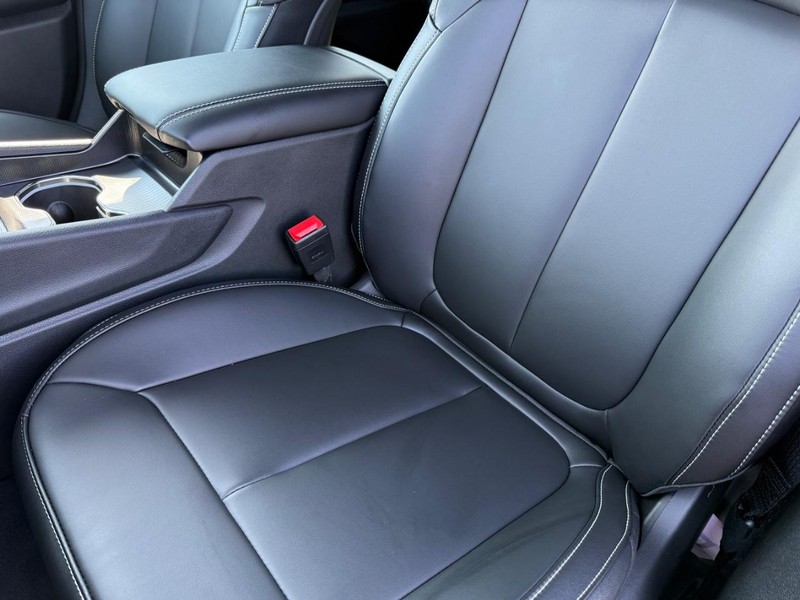 Jeep Grand Cherokee L Vehicle Full-screen Gallery Image 34