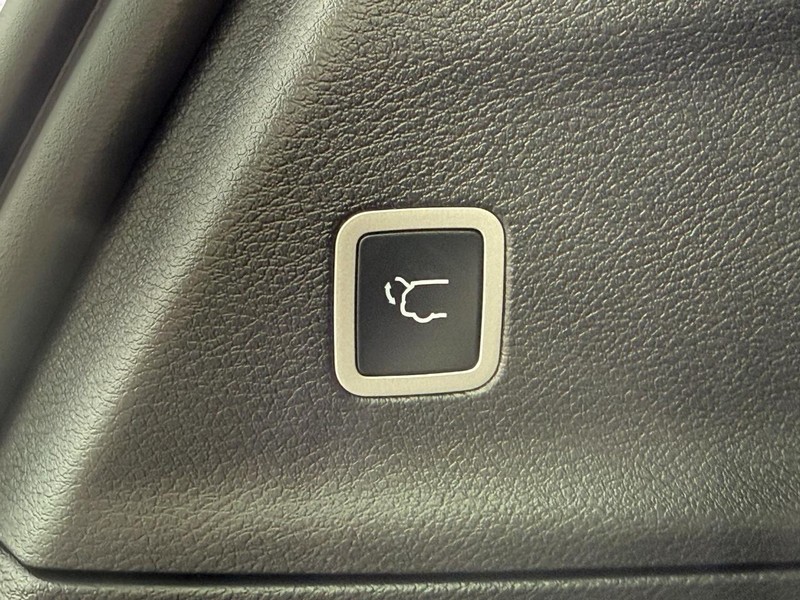 Chrysler Pacifica Vehicle Full-screen Gallery Image 8