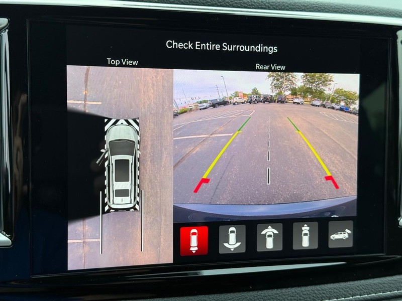 Chrysler Pacifica Vehicle Full-screen Gallery Image 26