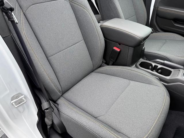 Jeep Wrangler Vehicle Full-screen Gallery Image 17