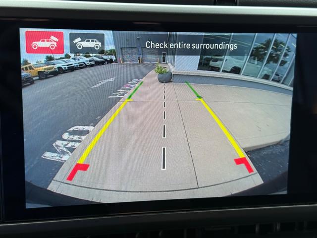 Jeep Wrangler Vehicle Full-screen Gallery Image 23