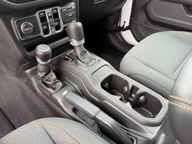 Jeep Wrangler Vehicle Full-screen Gallery Image 25