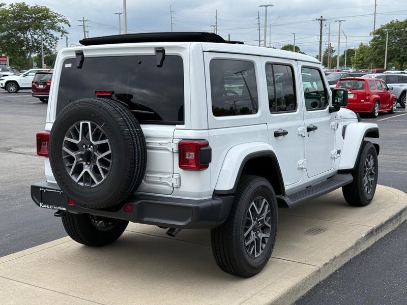 Jeep Wrangler Vehicle Full-screen Gallery Image 3