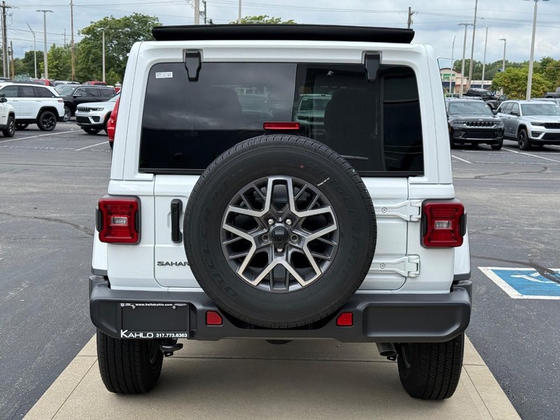Jeep Wrangler Vehicle Full-screen Gallery Image 4