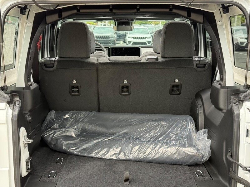 Jeep Wrangler Vehicle Full-screen Gallery Image 7