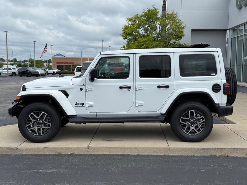 Jeep Wrangler Vehicle Full-screen Gallery Image 8