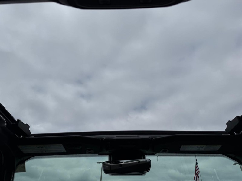 Jeep Wrangler Vehicle Full-screen Gallery Image 13