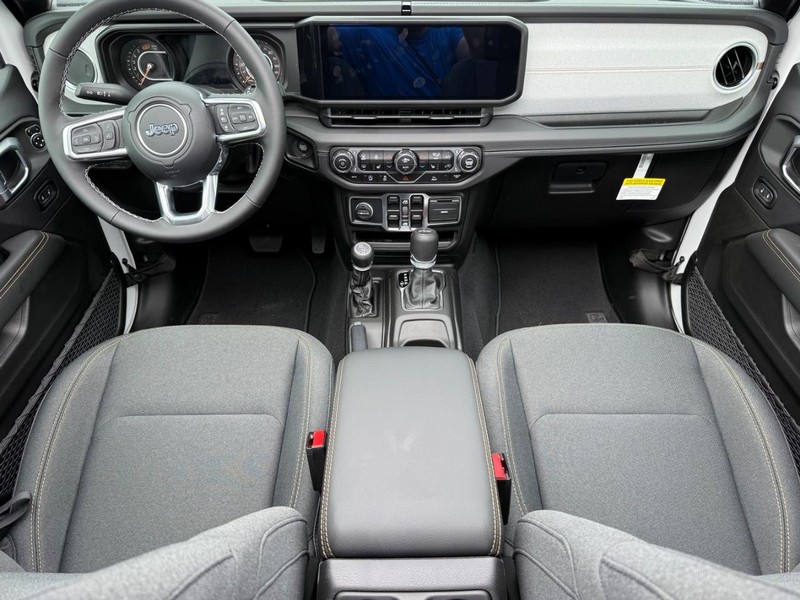 Jeep Wrangler Vehicle Full-screen Gallery Image 14