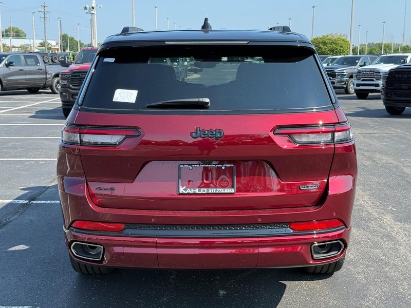 Jeep Grand Cherokee L Vehicle Full-screen Gallery Image 4