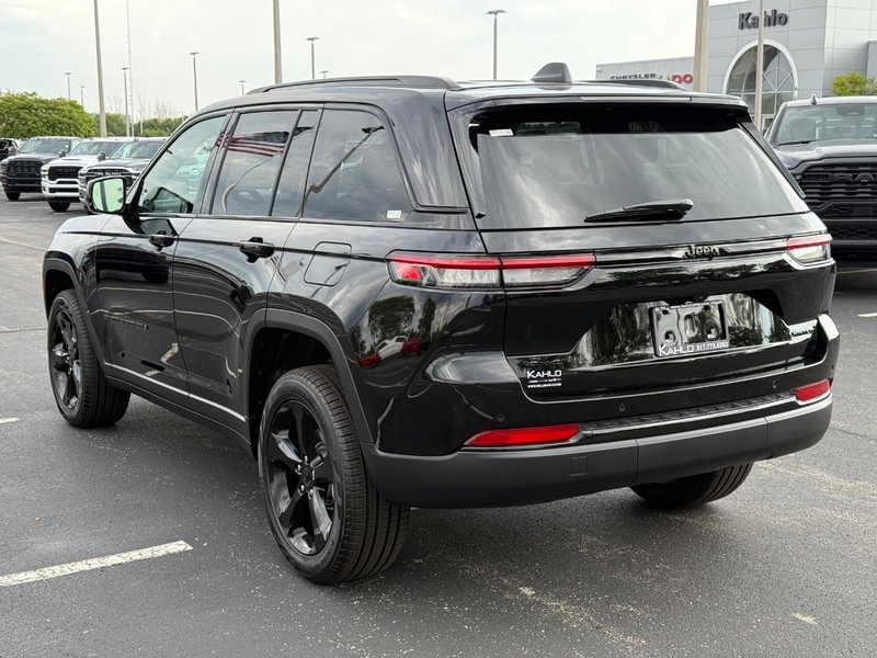 Jeep Grand Cherokee Vehicle Full-screen Gallery Image 5