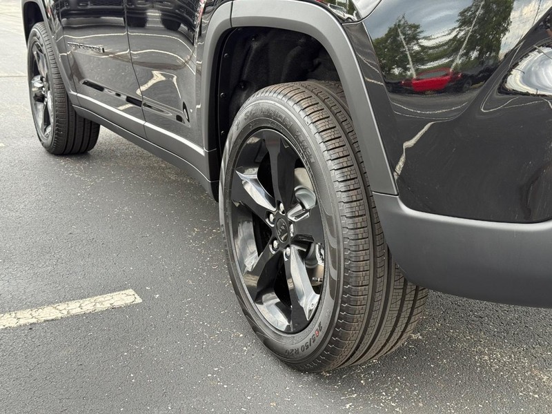 Jeep Grand Cherokee Vehicle Full-screen Gallery Image 6