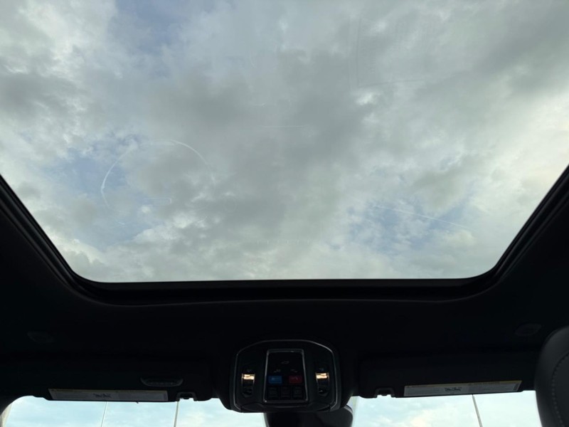 Jeep Grand Cherokee Vehicle Full-screen Gallery Image 14