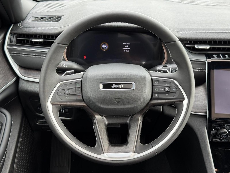 Jeep Grand Cherokee Vehicle Full-screen Gallery Image 16