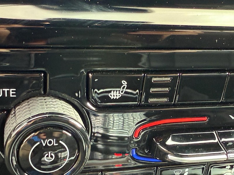 Jeep Grand Cherokee Vehicle Full-screen Gallery Image 25