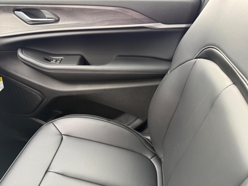 Jeep Grand Cherokee Vehicle Full-screen Gallery Image 30