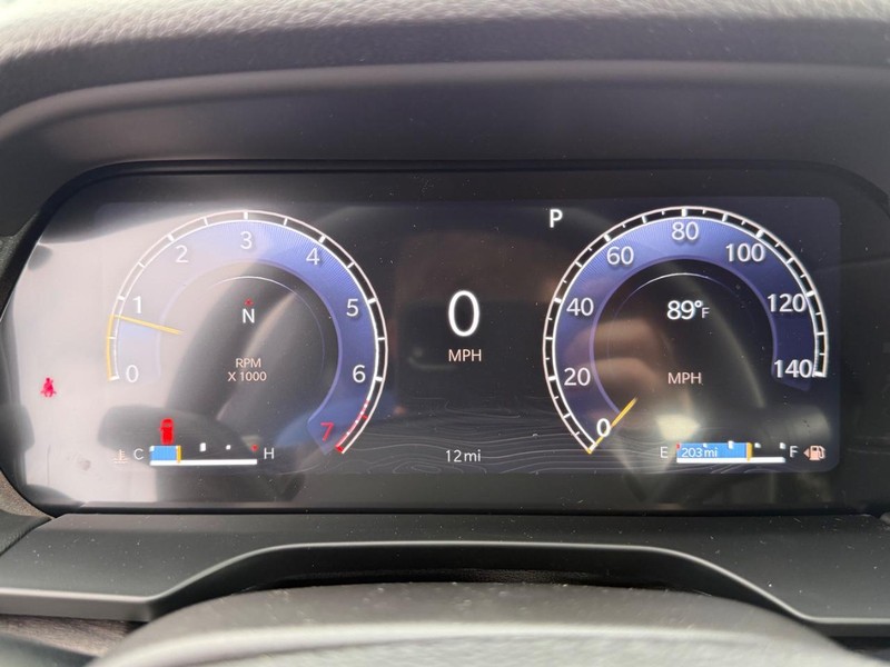 Jeep Grand Cherokee Vehicle Full-screen Gallery Image 32