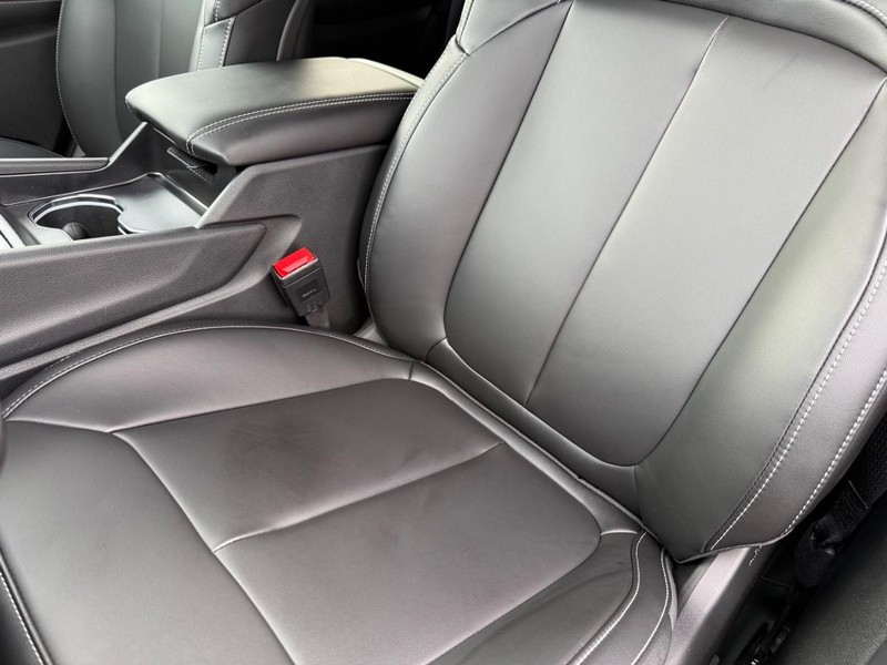 Jeep Grand Cherokee Vehicle Full-screen Gallery Image 34