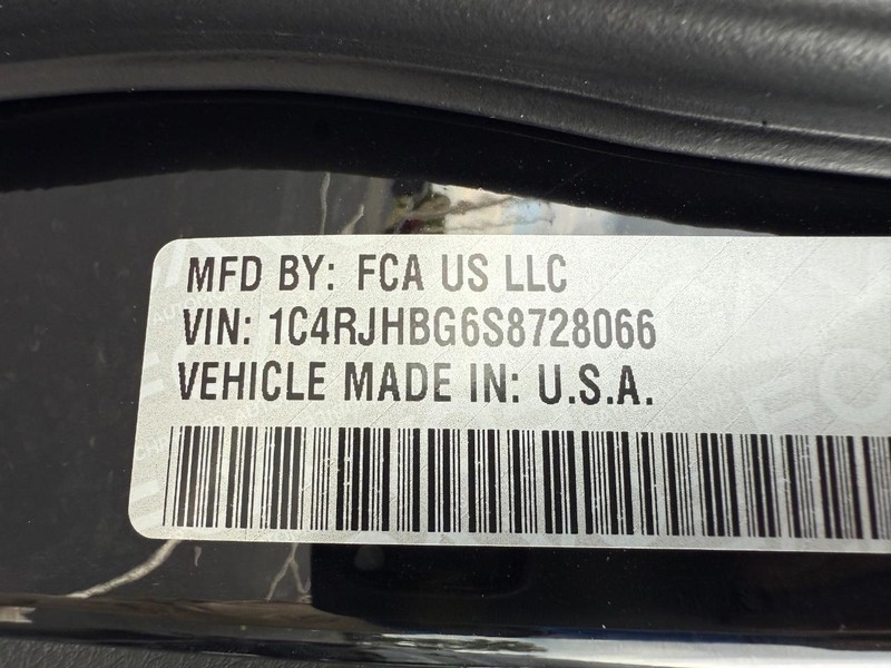 Jeep Grand Cherokee Vehicle Full-screen Gallery Image 35