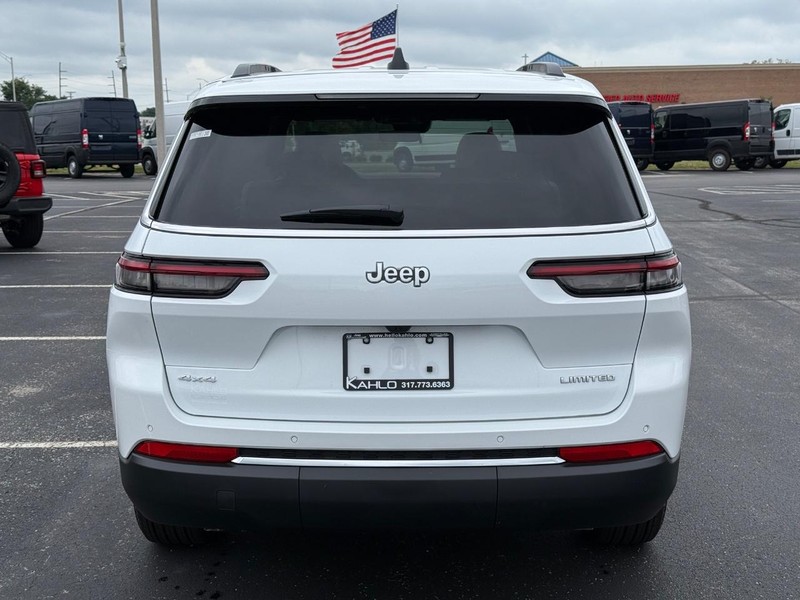 Jeep Grand Cherokee L Vehicle Full-screen Gallery Image 4