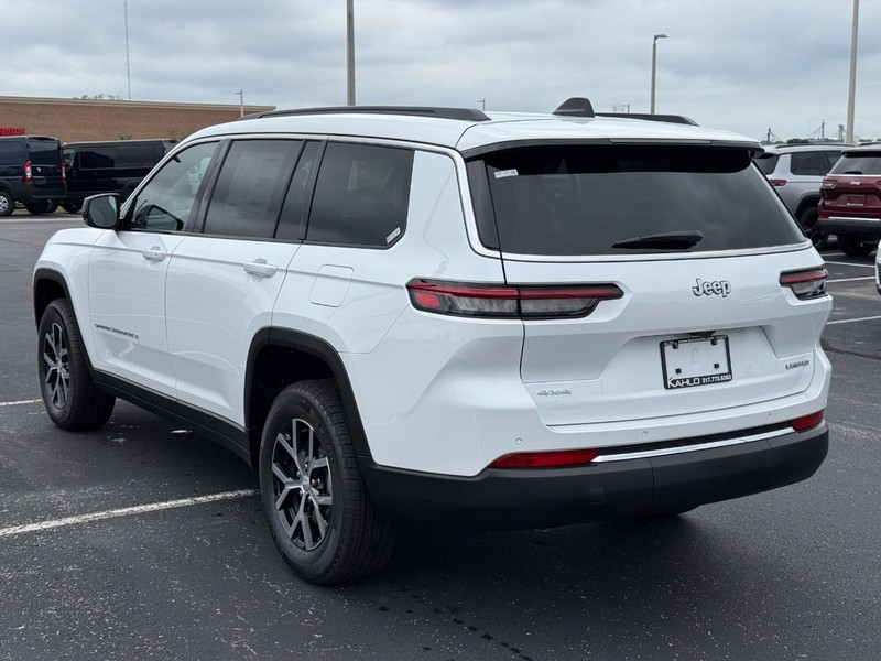 Jeep Grand Cherokee L Vehicle Full-screen Gallery Image 5
