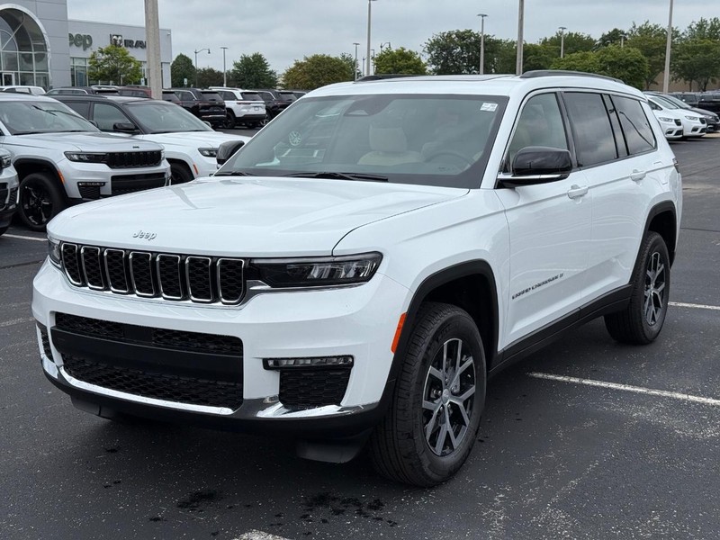 Jeep Grand Cherokee L Vehicle Full-screen Gallery Image 10
