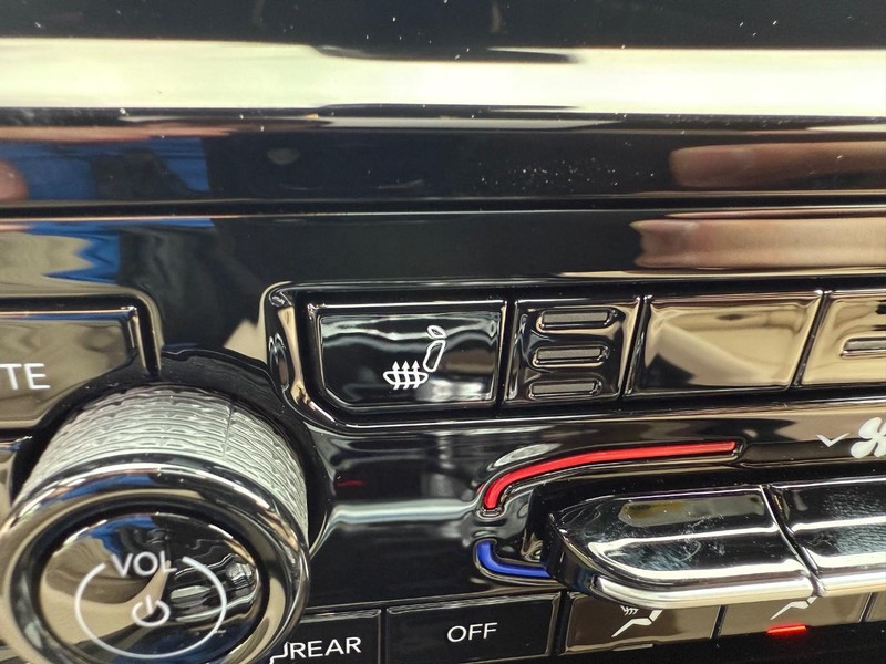 Jeep Grand Cherokee L Vehicle Full-screen Gallery Image 26