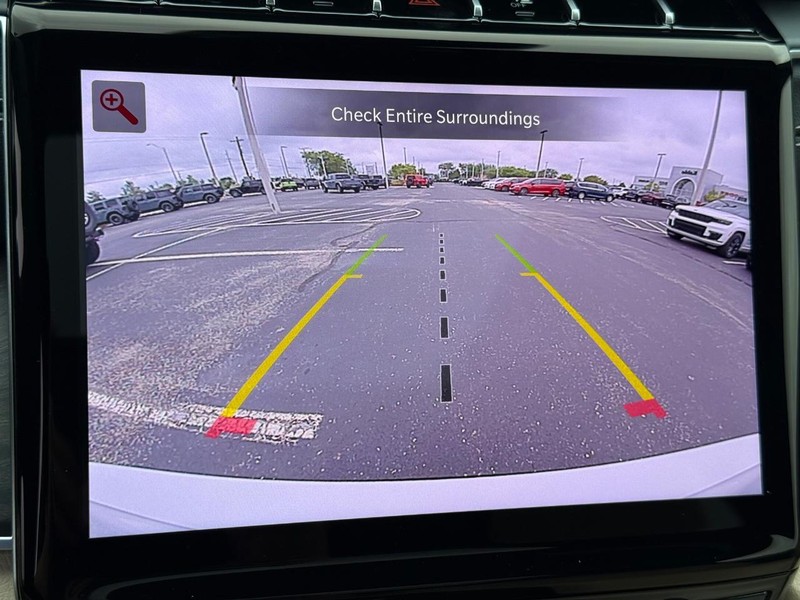 Jeep Grand Cherokee L Vehicle Full-screen Gallery Image 28